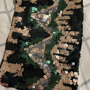 Väska  - Fest väska , fint skick knappt använd 