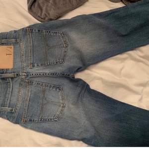 Säljer mina tiger jeans dam använda en gång storlek 25/32 mitt pris 300 kr 