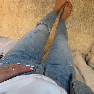 Levis 501 - Levis 501 jeans i storlek W27 L28, passar mig som är 166 cm och har S i allt. Jättesnygga och som nya!