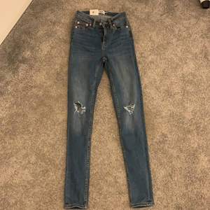 Blåa jeans från lager 157 helt oanvända med prislapp och allt kvar 