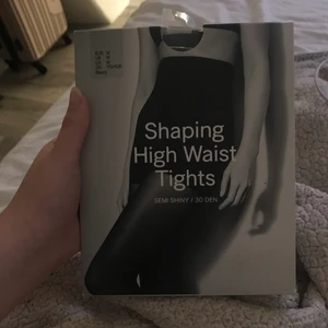 Strumpbyxor  - Helt par helt nya strumpbyxor, endast provade! Var tyvärr för små för mig!