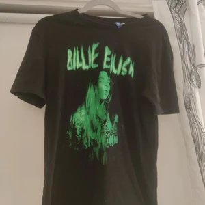 Billie Eilish t-shirt - Vid frågor hör av dig!😊
