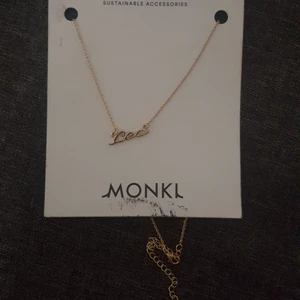 Leo - Säljer denna eftersom jag skulle ge den present men hann inte, den är lite smutsig i bara paketet annars helt ny halsband (leosign)