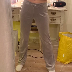 Mjukisbyxor  - Gina tricot silver väldigt Sköna!