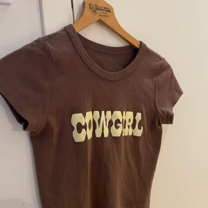 Brandy Melville  - Jätte snygg tröja! Bra skick, använt ett fåtal gånger! 
