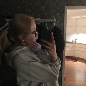 🤍Grå Junkyard hoodie🤍 - 🖤🤍Mjuk och skön grå hoodie den saknar tyvärr snören 🖤🤍men funkar lika bra utan🤍🖤