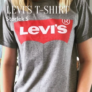 Levi’s - En jättefin t-shirt från levi’s, har använt den fåtal gånger men nu börjar jag tröttna så jag säljer den istället