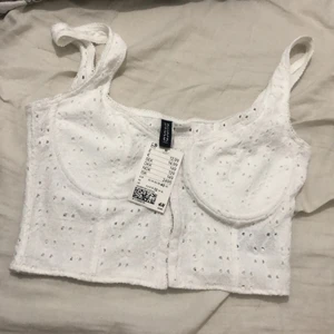 Bustier topp - Bustier topp från hm helt nu storlek 40 men liten i storlek 