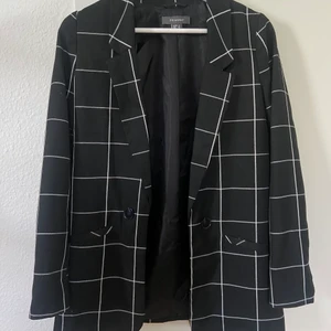 Kavaj - Super snygg kavaj köpt på Primark i London. Den är aldrig använd så den är i topp skick. Frakt ingår inte i priset❤️