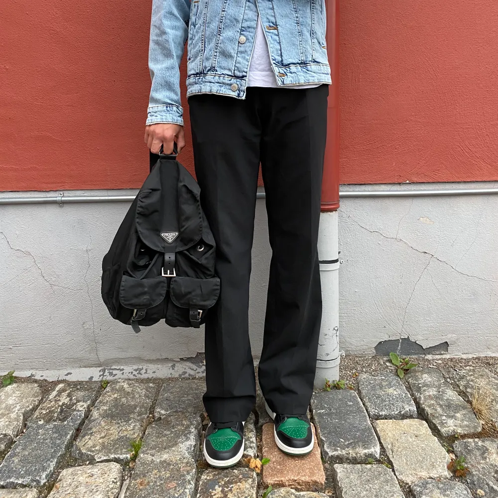 Svarta kostymbyxor i strlk 31 ish👍 . Jeans & Byxor.