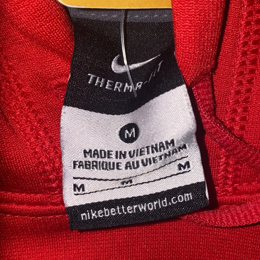 Nike hoodie riktigt skönt matrial som luftar. Knappt använd, nästan nyskick!!. Hoodies.