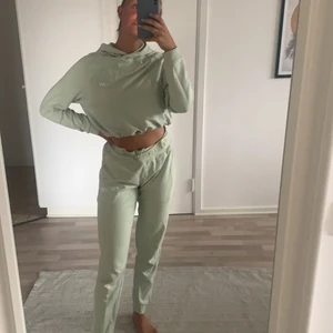 Icaniwill mjukisset - Jätteskönt set i mintgrön färg. Använd ett fåtal gånger och i fint skick.