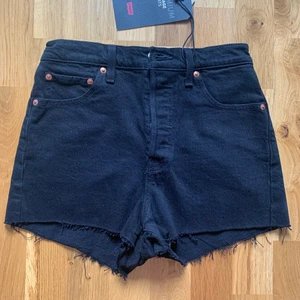 Levis ribcage shorts - storlek 26.  - Helt nya shorts från Levis, storlek 26. Modellen heter ribcage. 