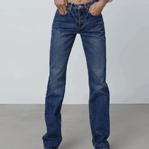Slutsålda zara jeans  - Använda 3-4 gånger. Storlek 38 men skulle säga att dom passar 36 också.