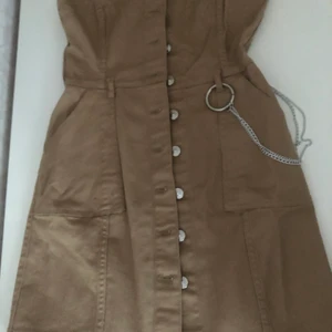 Klänning  - Jätte fin man kan ha Skjutsa under använde bah tvåhånger od:300kr