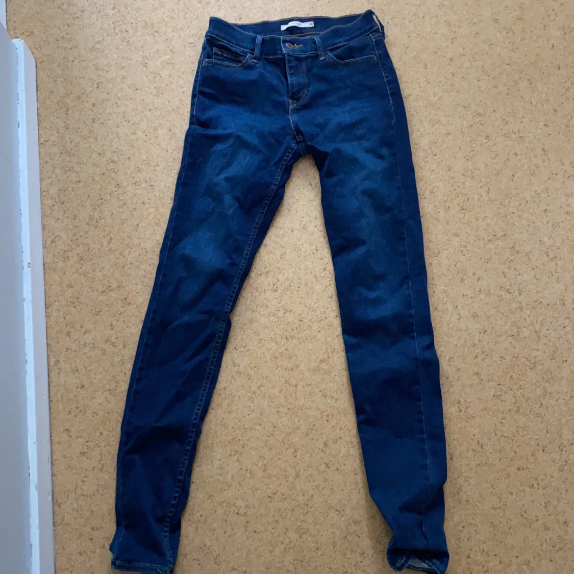 Levis jeans som är låg midjade