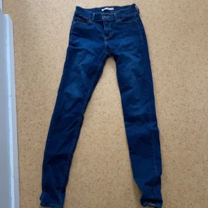 Levis jeans som är låg midjade - Aldrig använda 
