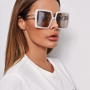 Solglasögon  - Helt nya solglasögon från shein aldrig använda säljer pågrund av att dom inte passade mig