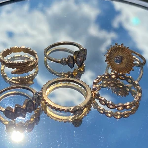 Guldiga ringar💛💛 - Super fina guldiga ringar💛Finns olika storlekar, bara att fråga vilken som borde passa dig💛15kr/st + frakt    Pris kan diskuteras