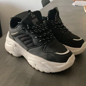 Chunky shoes  - Skor med platform, helt nya ! 🌸 jätte fina Och sköna