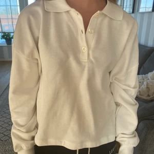 Sweatshirt  - Tröja ifrån Gina tricot. Helt oanvänd, köparen står för frakt✨