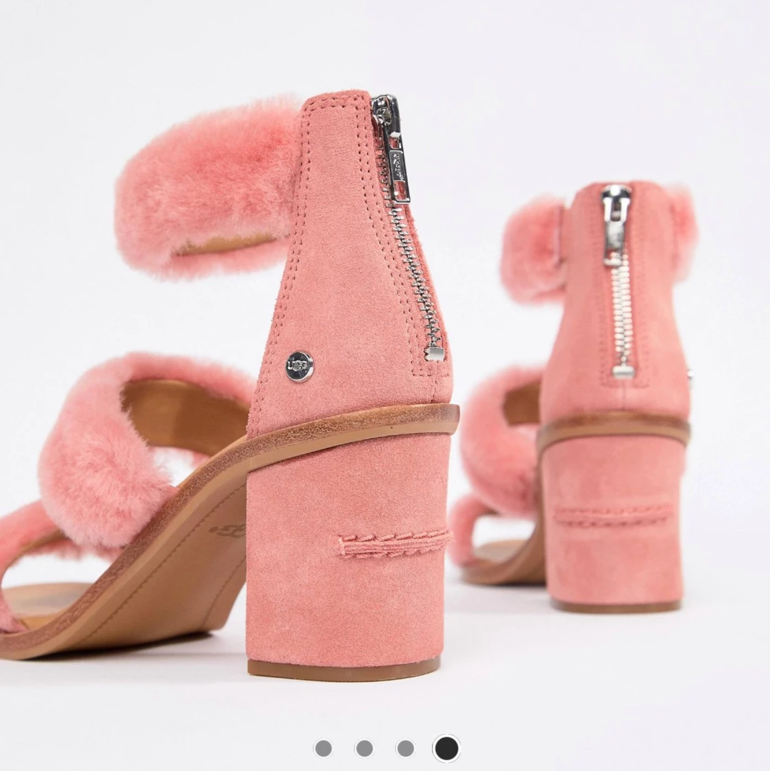 UGG rosa fluffiga klackar/sandaler i stl:39 - 1