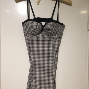 Nattlinne korsett S - Jättesnygg nattlinne/korsett. Stl S. Fint skick! Nästan oanvänd 