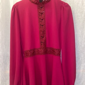 Skater dress  - Maroon dress with spets details from pretty little things . Nice for dates and other easy access ! 