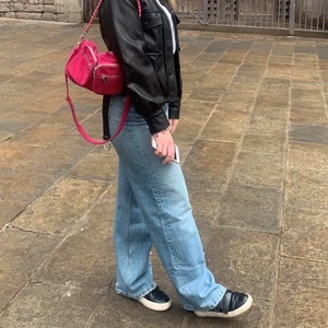 Vida Jeans - Säljer dessa skitcoola vida jeans från Zara som endast är använda ett fåtal gånger. 