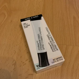 Ögonskuggsprimer - Primer för ögonlocken som är oöppnad.