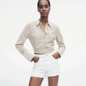 Zara shorts - Helt oanvända shorts från Zara med lappen kvar, i storlek 36. Superfina till sommaren! Fraktkostnad tillkommer!