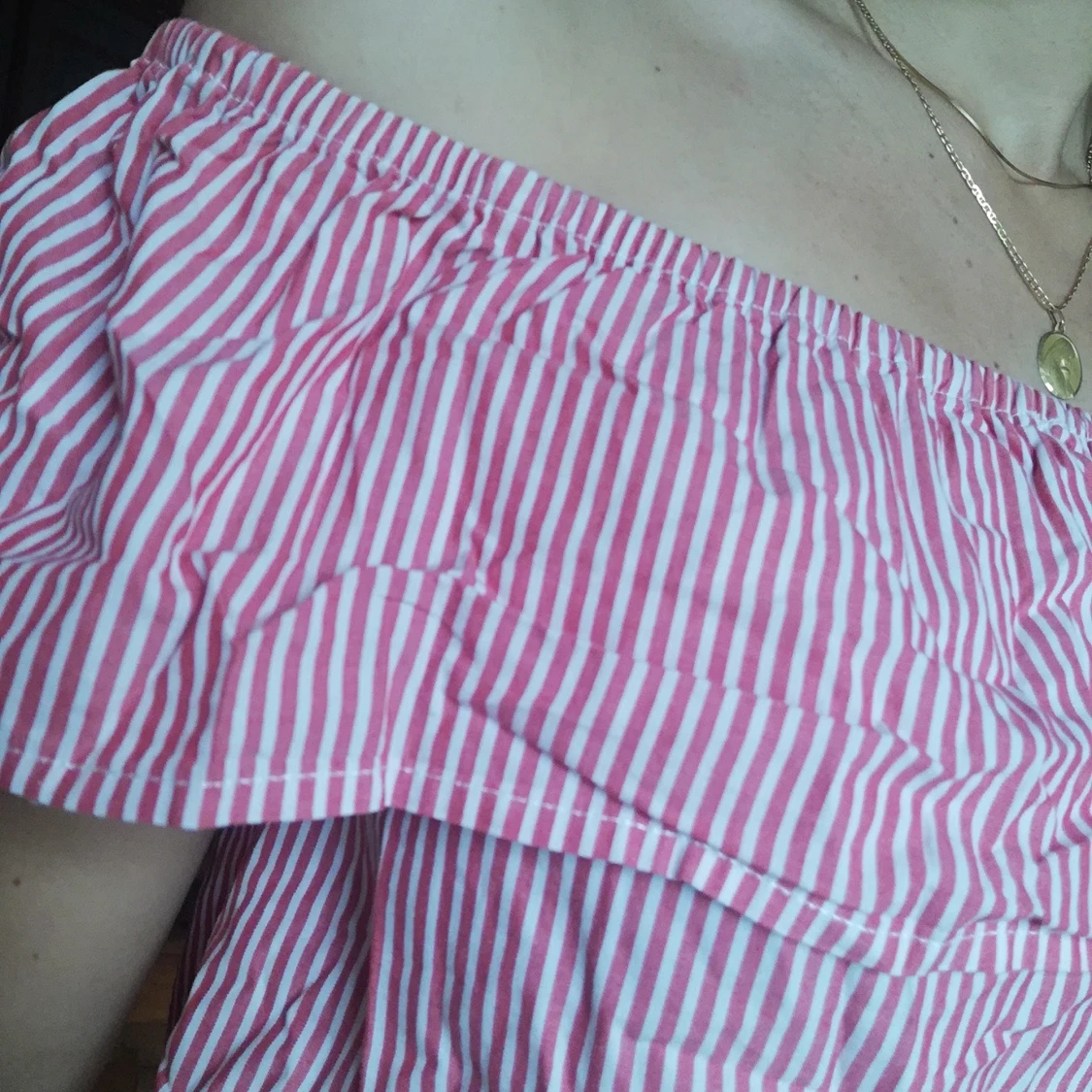 Axelärmad t-shirt - S - röd och vit stripes - 90