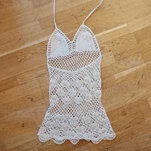 Virkad klänning 🦋🏖️ - Super fin virkad klänning som inte kommit till användning. Längden är som på exempelbild 4.