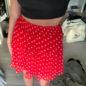 röd kjol - Skriv privat för mer info 