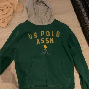 Us polo hoodie - Lite dålig bild. Men en härlig grön hoodie!!