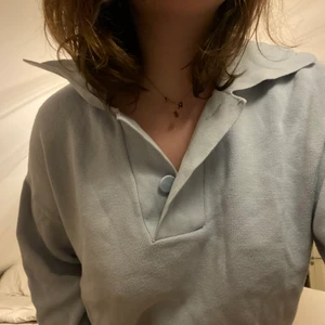 Ljusblå tröja - Ljusblå stickat skjort-liknande tröja från Carin Wester