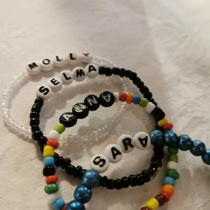 Armband  - Namn armband, skicka om du har nått önskemål på namn 