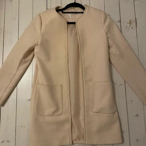 Ljusråsa kappa från H&M - Ljusrosa kappa från H&M storlek Small