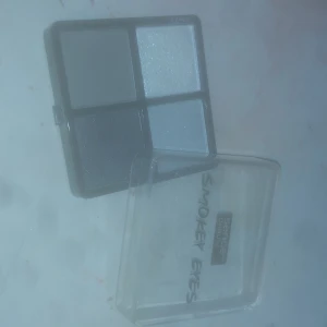 Smink - Hej! Säljer detta för de inte är mina färger. Har inte så mkt att säga mer än om du har några frågor så skriv. Ha de bra! Skriv för intresse💗