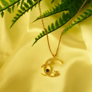Luna moon Halsband  - Luna Halsband, 18k guldpläterad. 87kr/st, frakt 24kr. Jag skickar bild på paketet direkt efter packningen, samt skicka postnings bevis video via Instagram. 