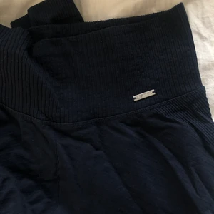 Mörkblå tights från AIMn - Använda 2ggr