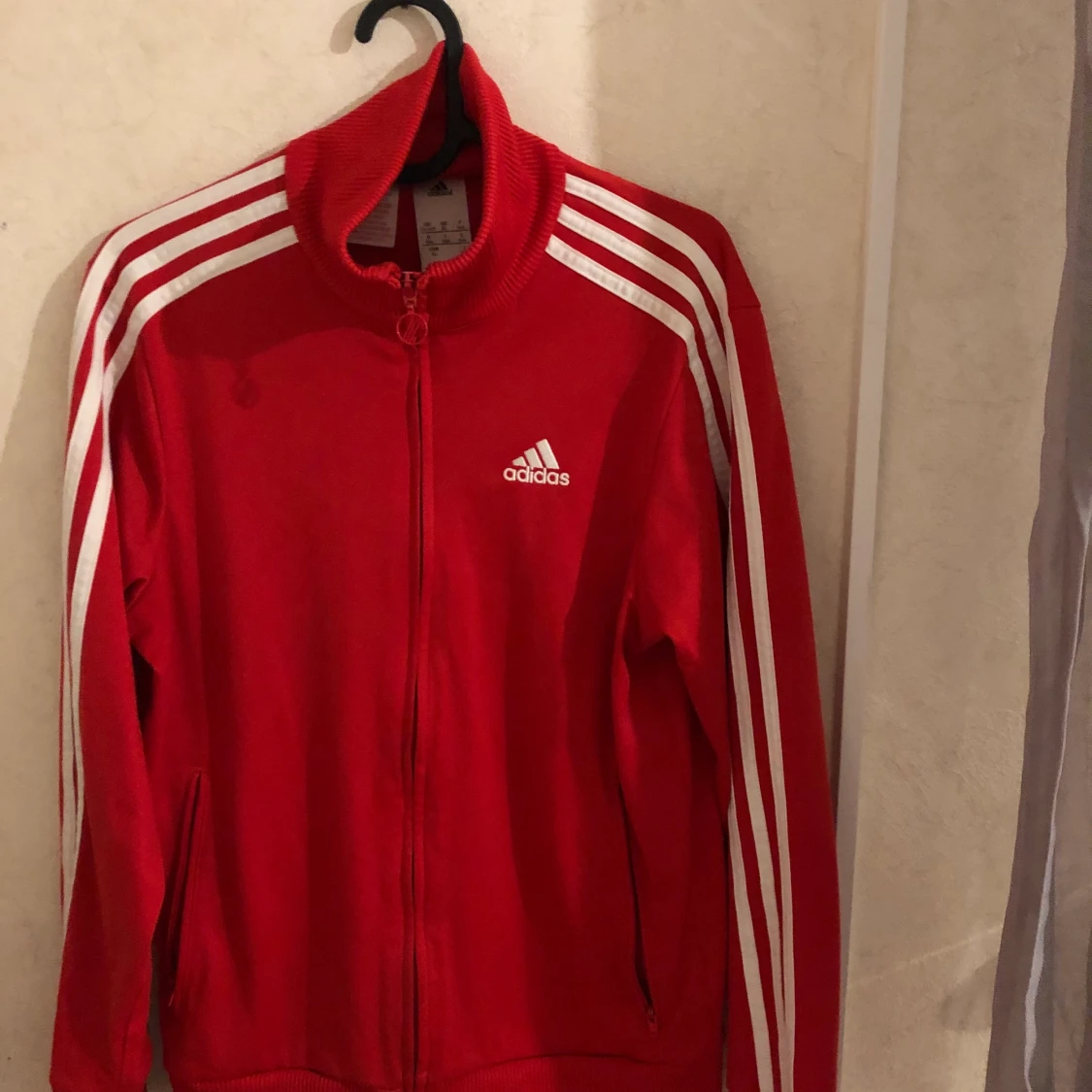 Adidas kofta röd stl xl