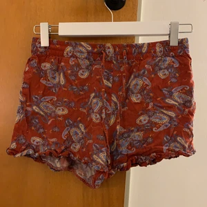 Shorts - Supersöt shorts som tyvärr är alldeles för små. Funkar till sommaren eller som pyjamas 