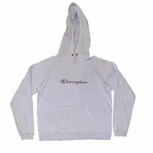 Ljusblå champion hoodie - Snygg champion hoodie i gott skick, passar xs-m, riktigt 90s!💖