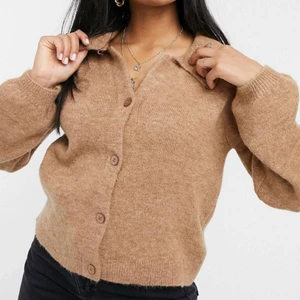 Stickad tröja - Oanvänd stickad tröja från Asos (frakt tillkommer🤍)