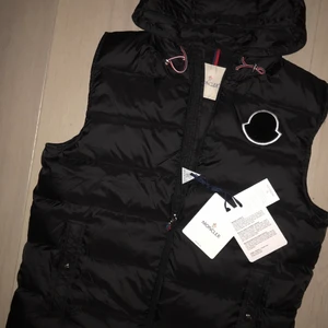 Moncler Väst - Stl L