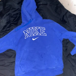 Nike blå hoodie - Storlek s men har blivit lite liten så passar xs också
