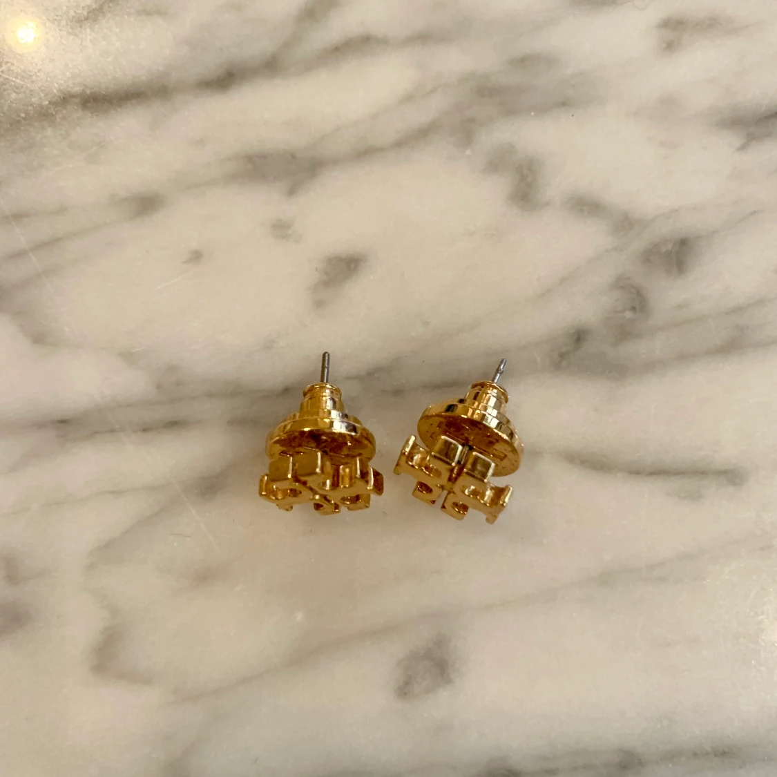 Tory Burch logo örhängen  - 90