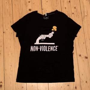 Superfin tröja från ONLY och Non-Violence som tyvärr inte kommer till användning