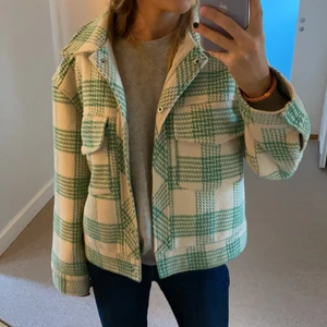 Höstjacka  - Superfin jacka från Gina tricot, perfekt nu till hösten💕 väldigt fint skick, 300kr+frakt